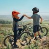 Kask rowerowy fullface dziecięcy z tylną lampką USB 52-56 cm - czerwono żółty